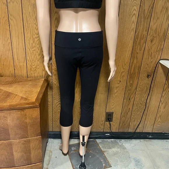 Lululemon" Wunder Under Cropped-Black-Size 8 - Picture 6 of 15